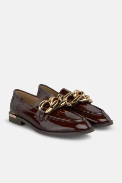 Mocassim com detalhe metálico