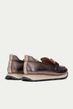 Mocassim esportivo KANSAS com detalhes metálicos