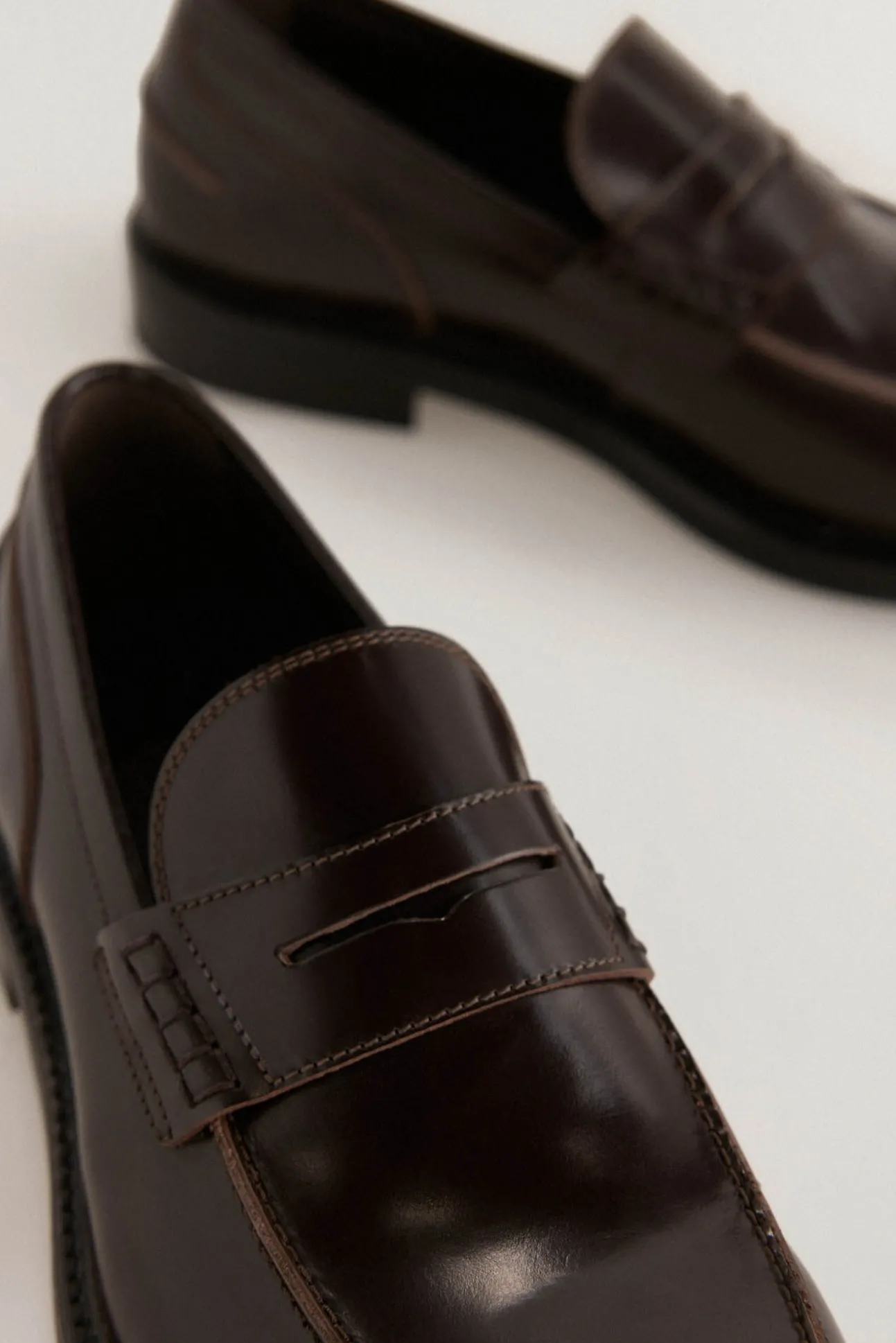 Mocassim vestir pele