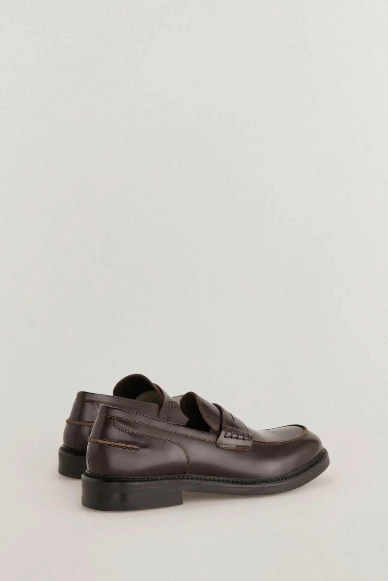 Mocassim vestir pele