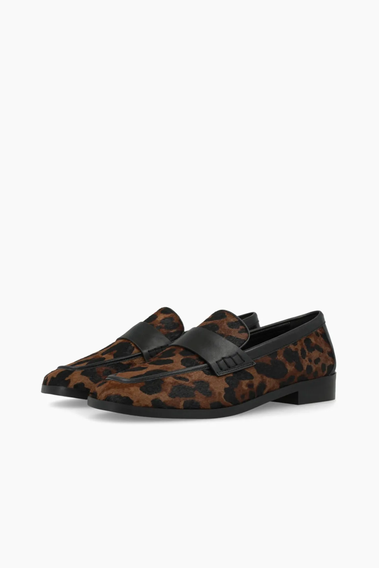 Mocassins de couro com estampa animal