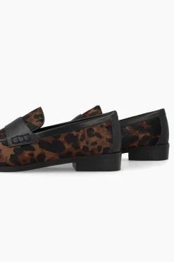 Mocassins de couro com estampa animal