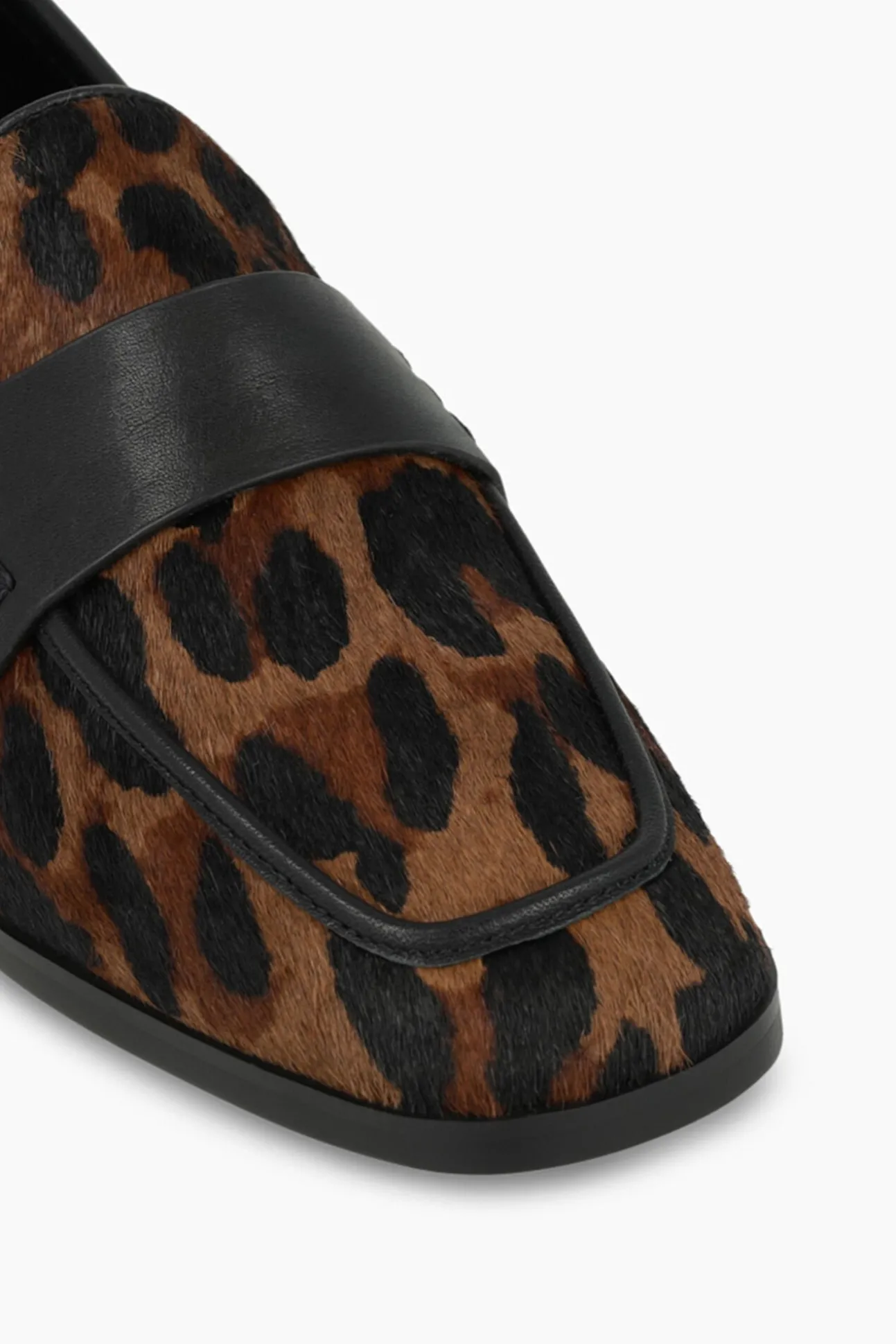 Mocassins de couro com estampa animal