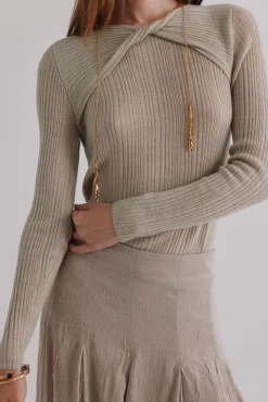 Nabila. Top com detalhe de nó
