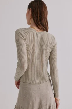 Nabila. Top com detalhe de nó