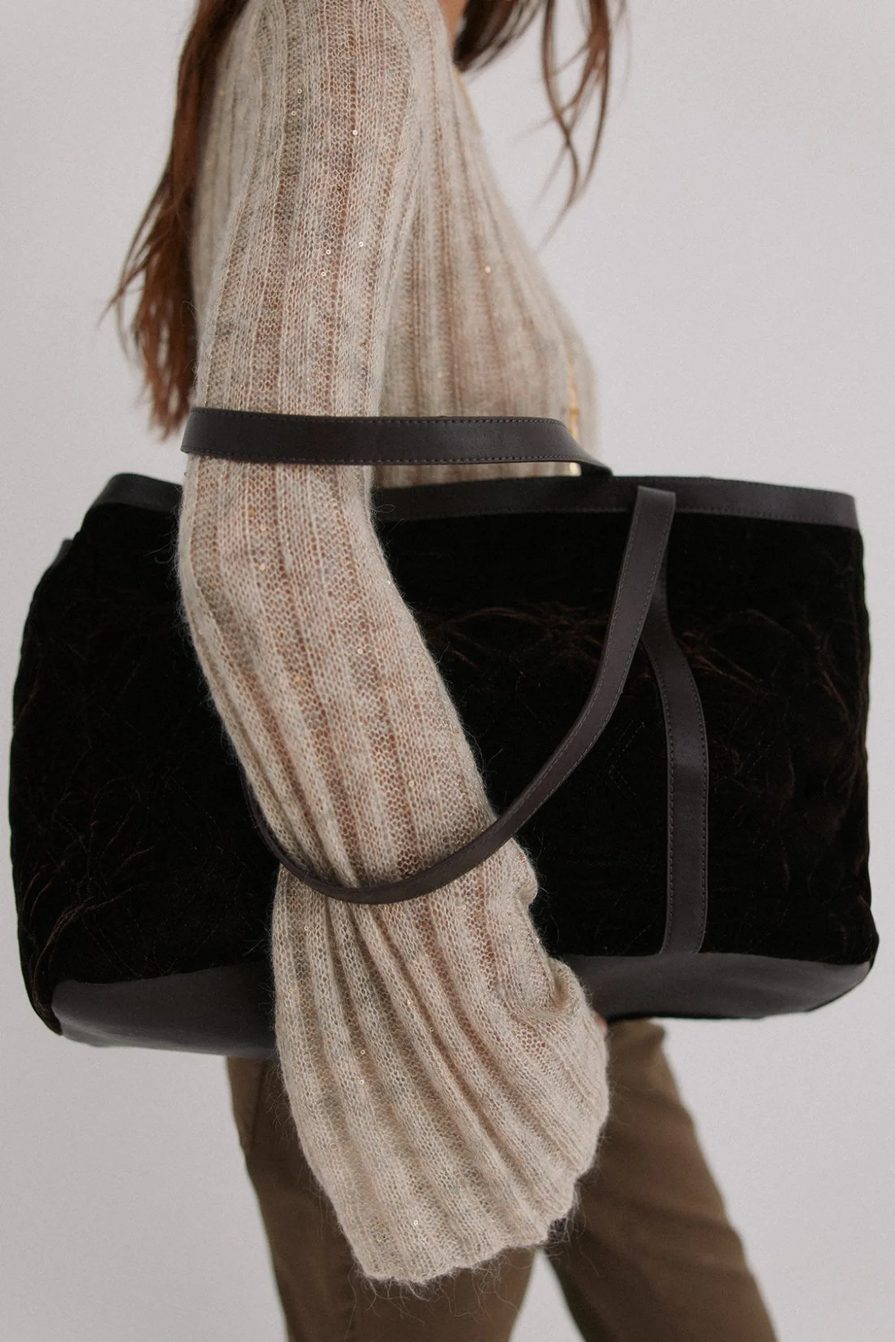 Neila. Bolsa de compras de veludo
