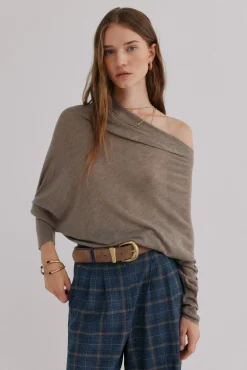 Nica. Camisola com decote assimétrico