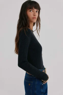 Nidia. Top com detalhe de ondas