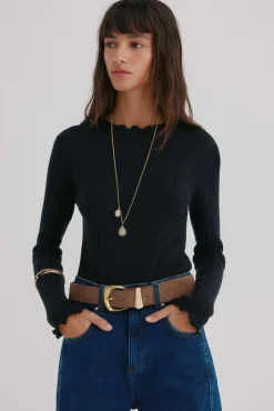 Nidia. Top com detalhe de ondas