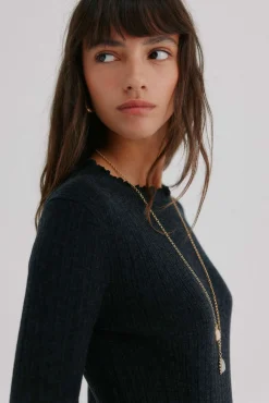 Nidia. Top com detalhe de ondas