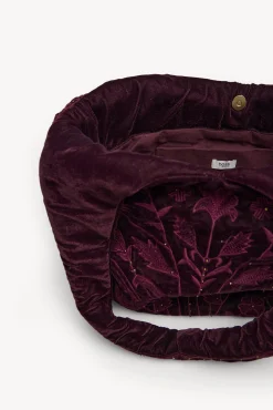 Nuria. Bolsa hobo de veludo bordado