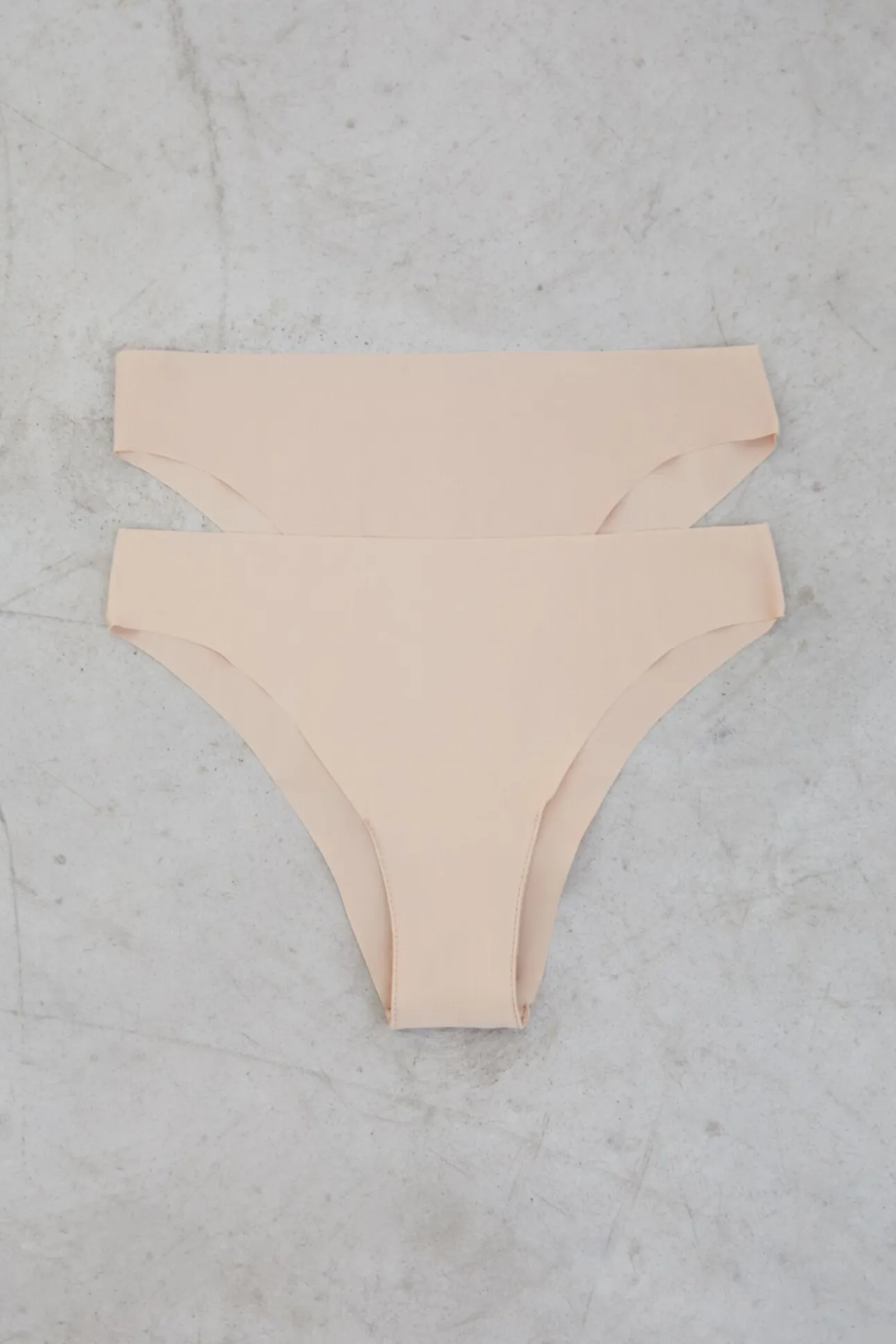 Pacote com 2 calcinhas brasileiras nude cortadas a laser