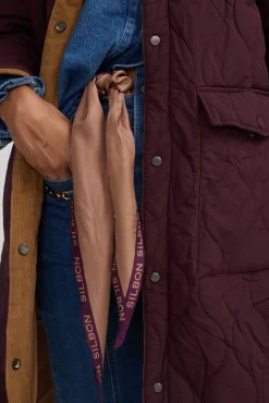 Parka longa acolchoada com detalhes de veludo cotelê
