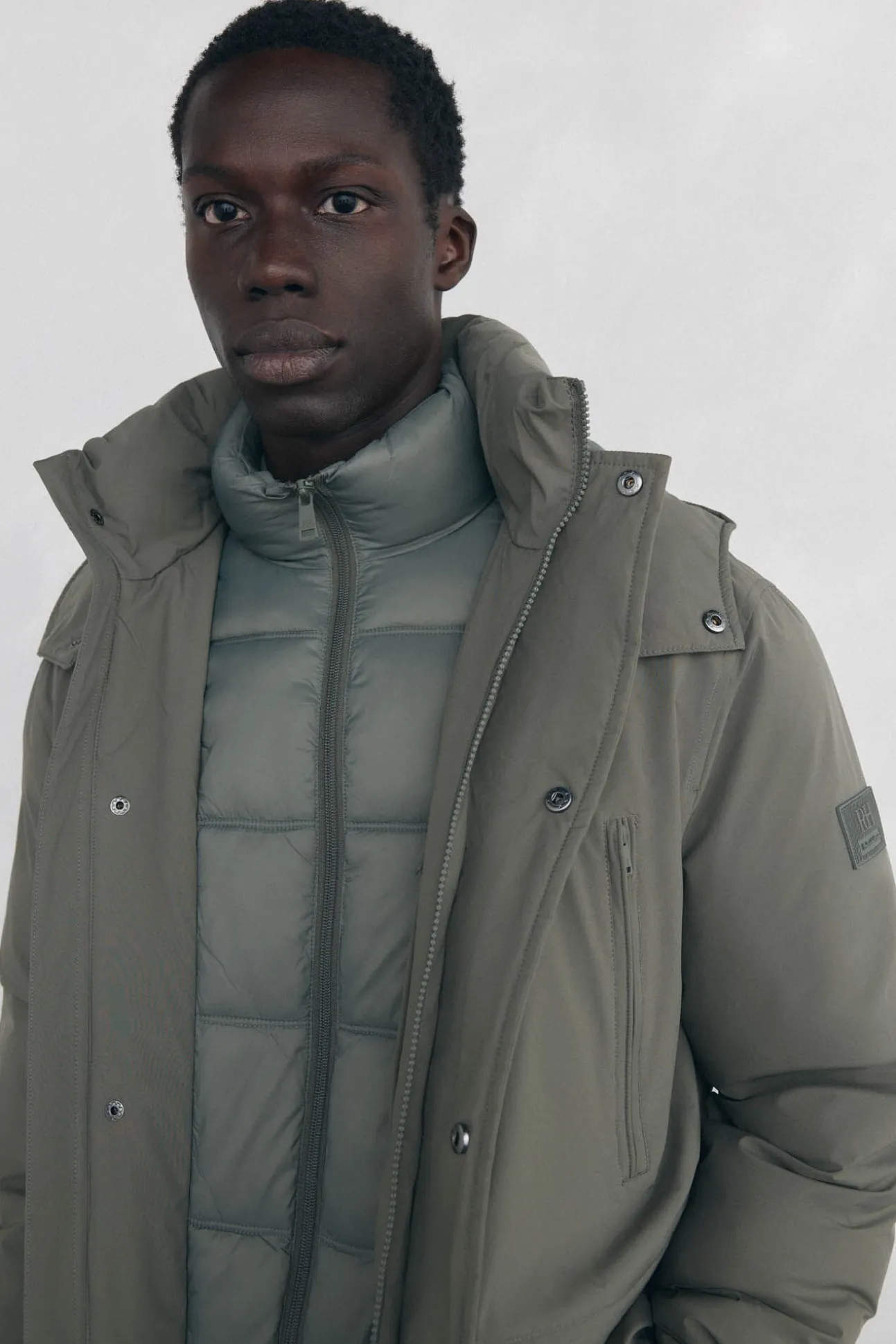 Parka longa com capuz e vista