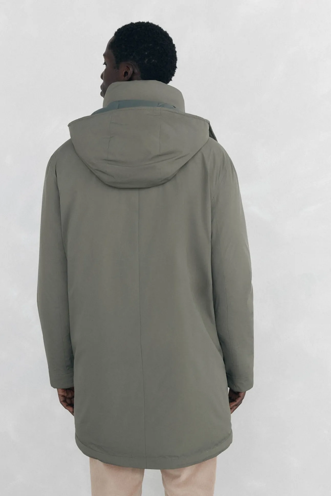 Parka longa com capuz e vista