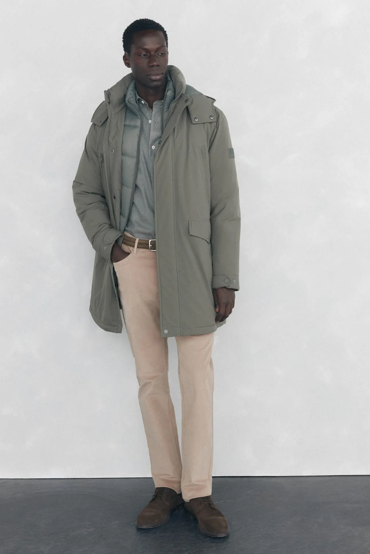 Parka longa com capuz e vista