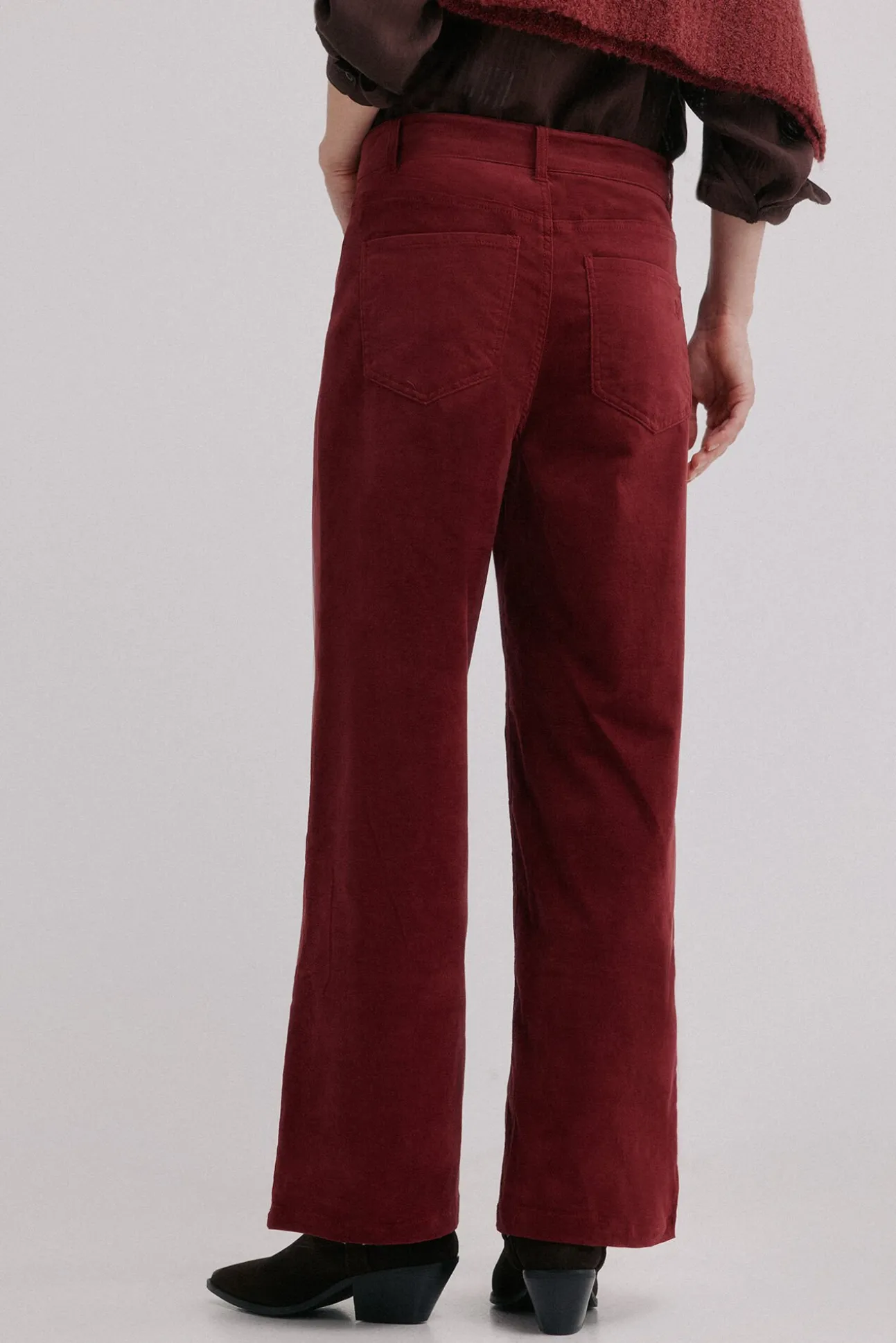 Paulette. Calça de perna larga