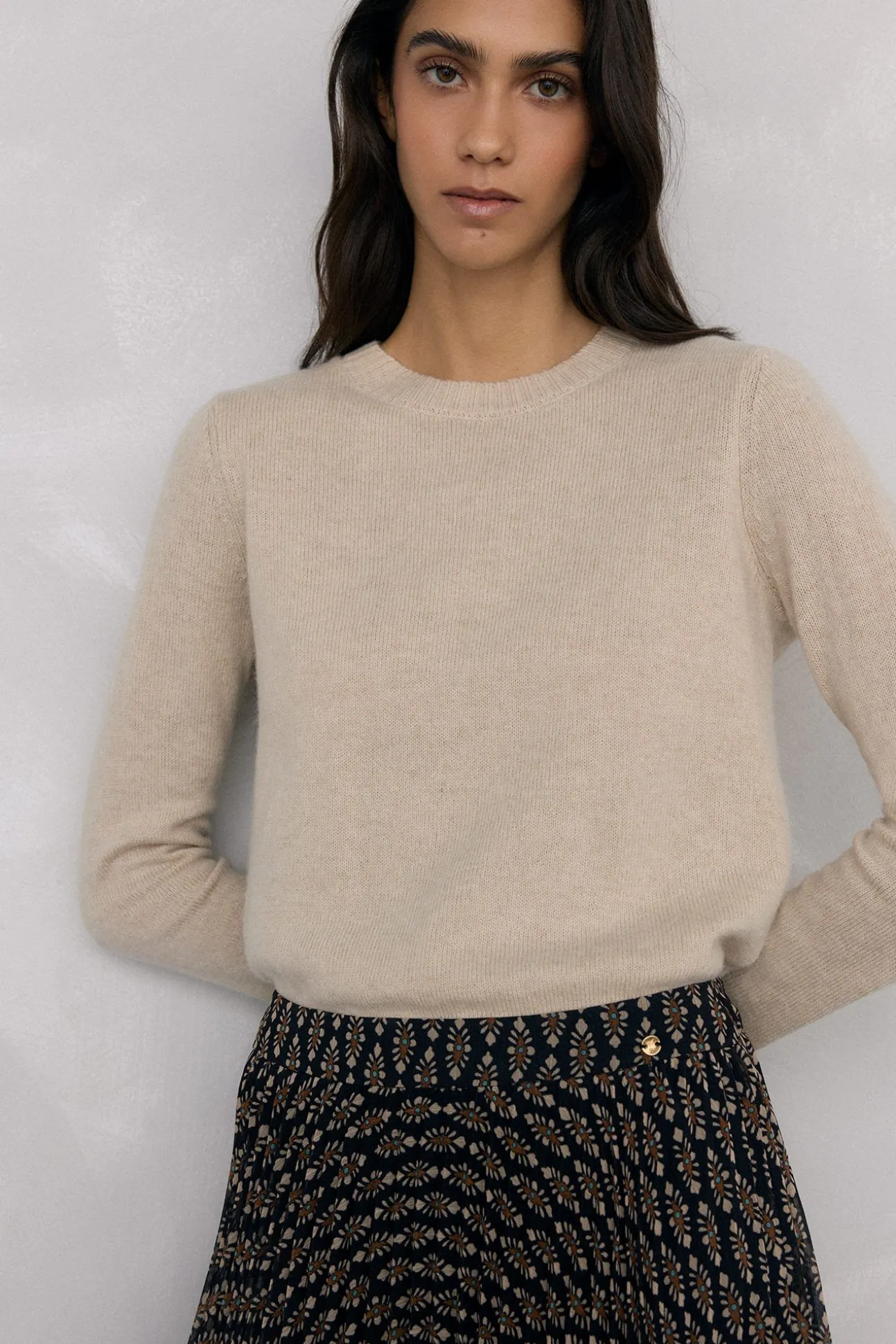 Peça dupla de camisola e peça com detalhe de folho