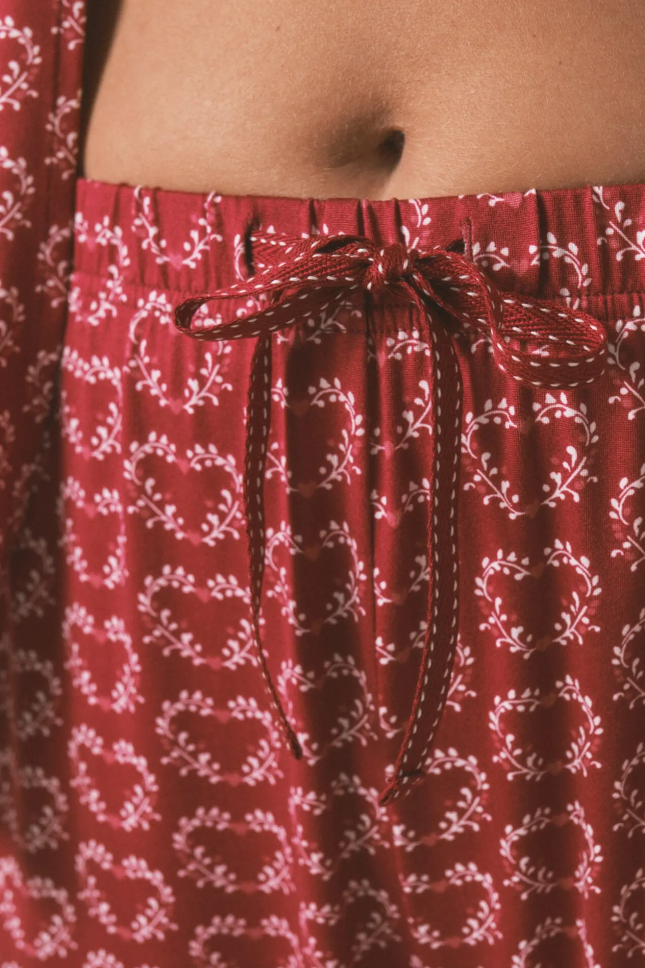 Pijama camiseiro com estampado de coração vermelho