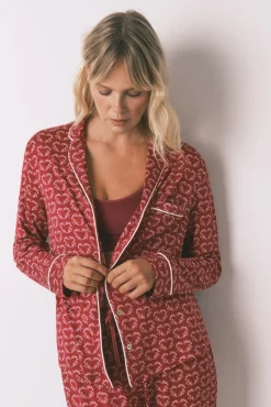 Pijama camiseiro com estampado de coração vermelho