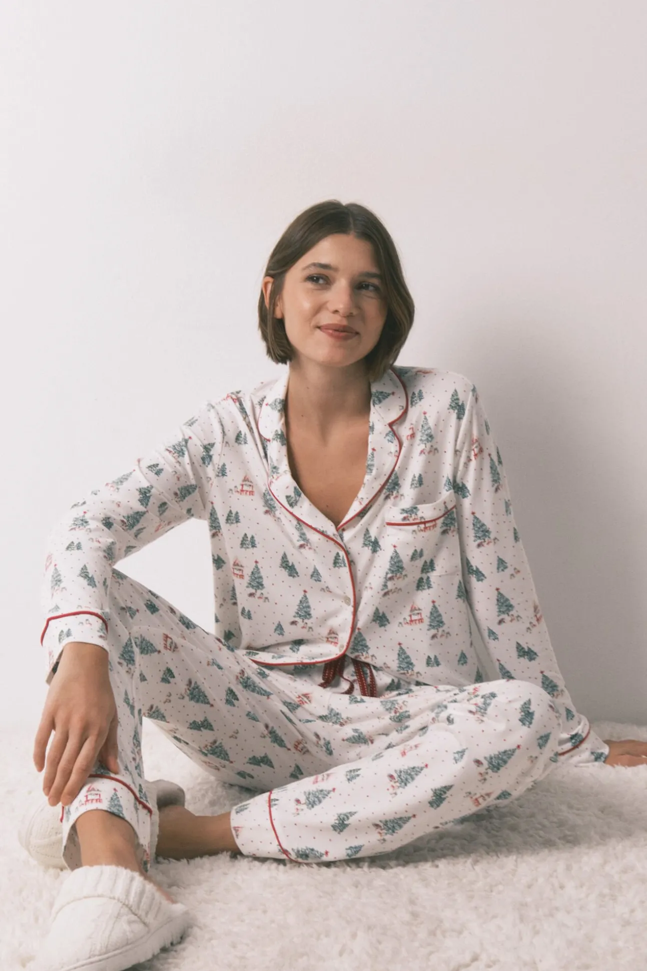 Pijama camiseiro com estampado de Natal branco