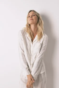 Pijama camiseiro de flanela de algodão branca com estampa xadrez