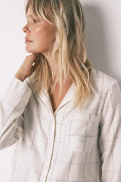 Pijama camiseiro de flanela de algodão branca com estampa xadrez