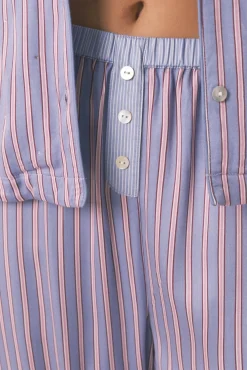 Pijama camiseiro longa de cetim com estampa riscas