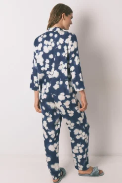 Pijama camiseiro longo de viscose floral azul
