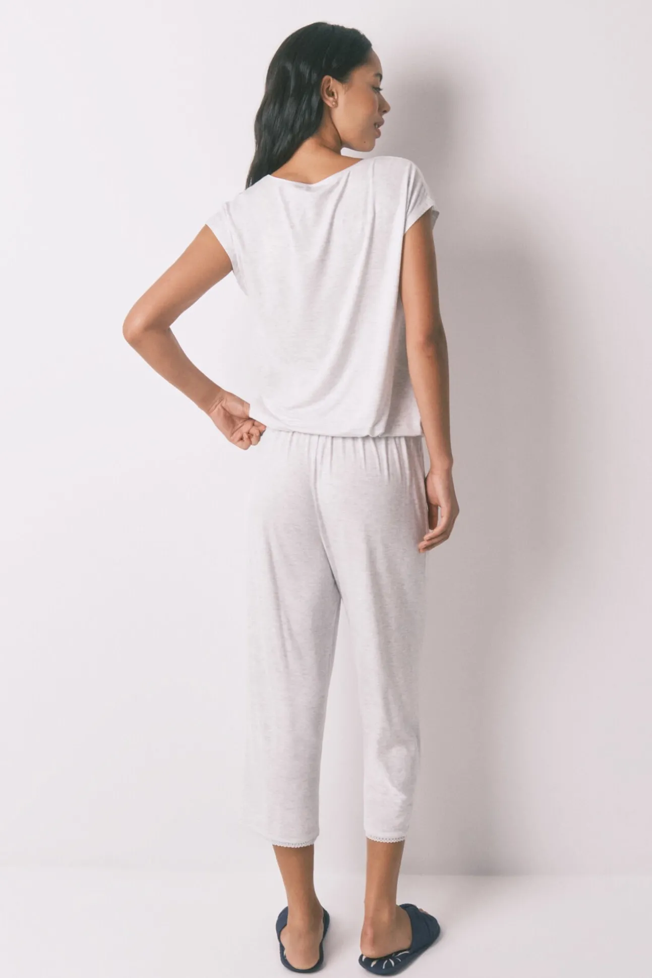 Pijama Capri de viscose cinza com soft touch