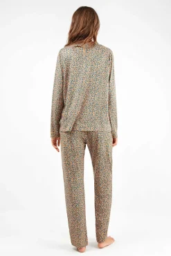 Pijama com estampa animal