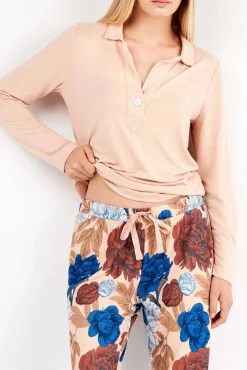 Pijama com estampado floral
