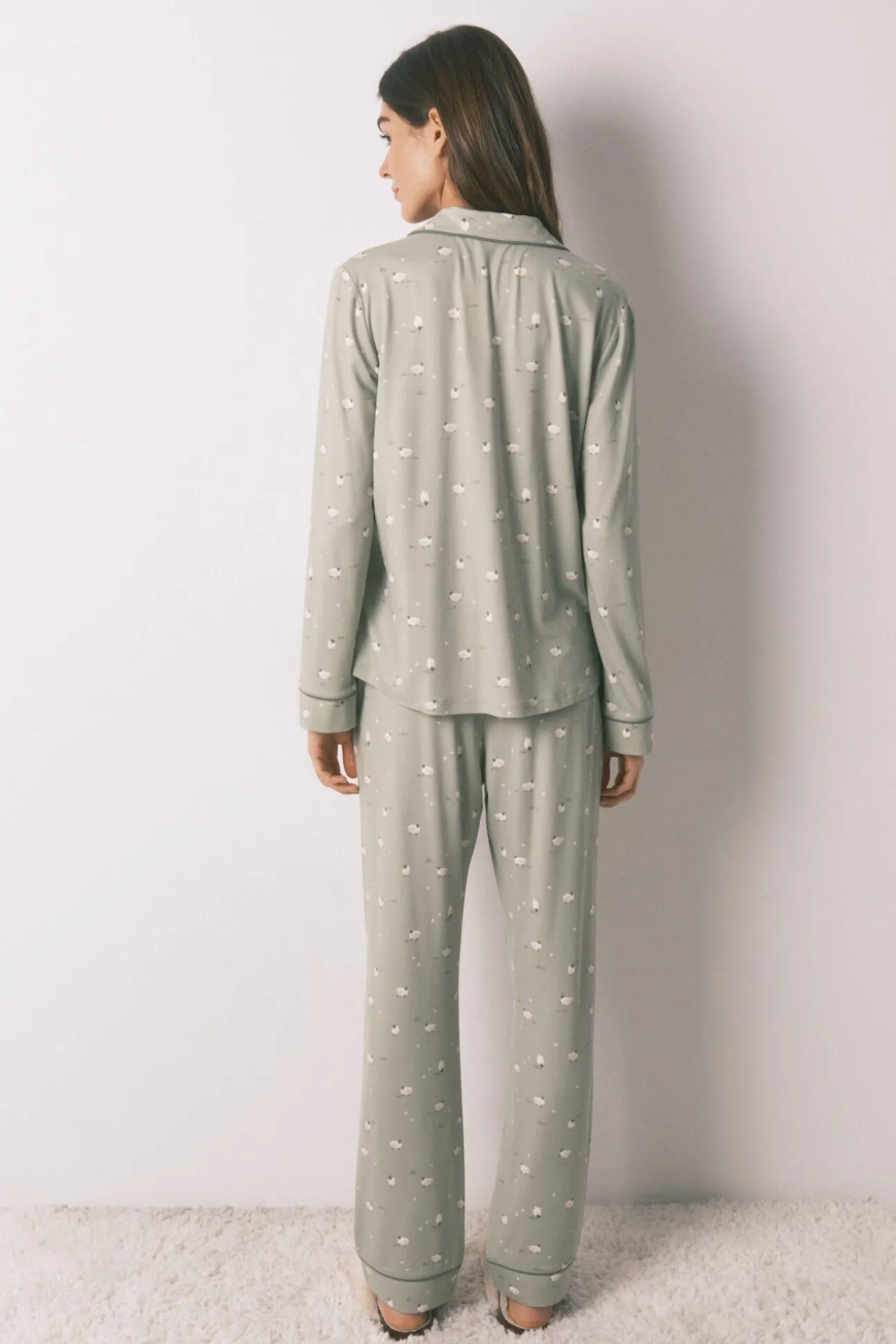 Pijama comprido camiseiro com ovelhas