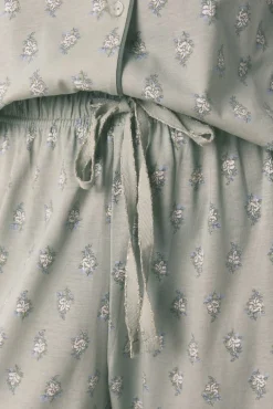 Pijama comprido com estampado floral