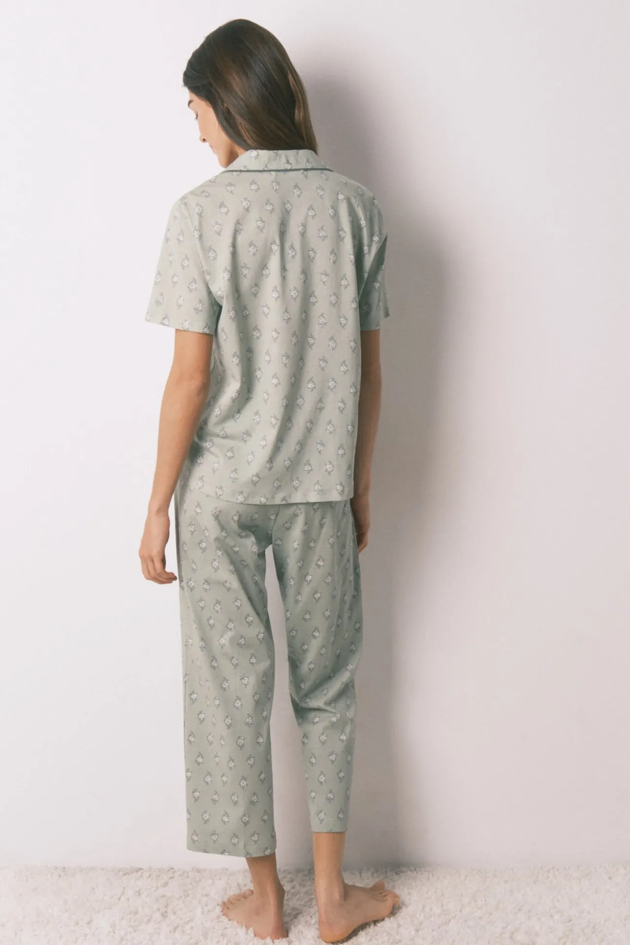 Pijama comprido com estampado floral