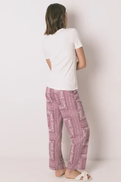 Pijama comprido com estampado floral