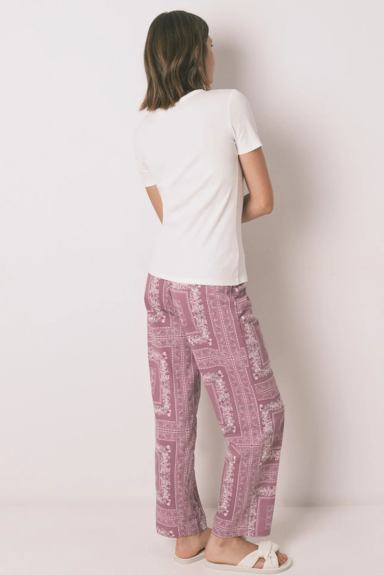 Pijama comprido com estampado floral