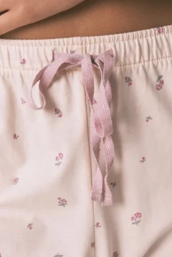 Pijama comprido com flores rosa