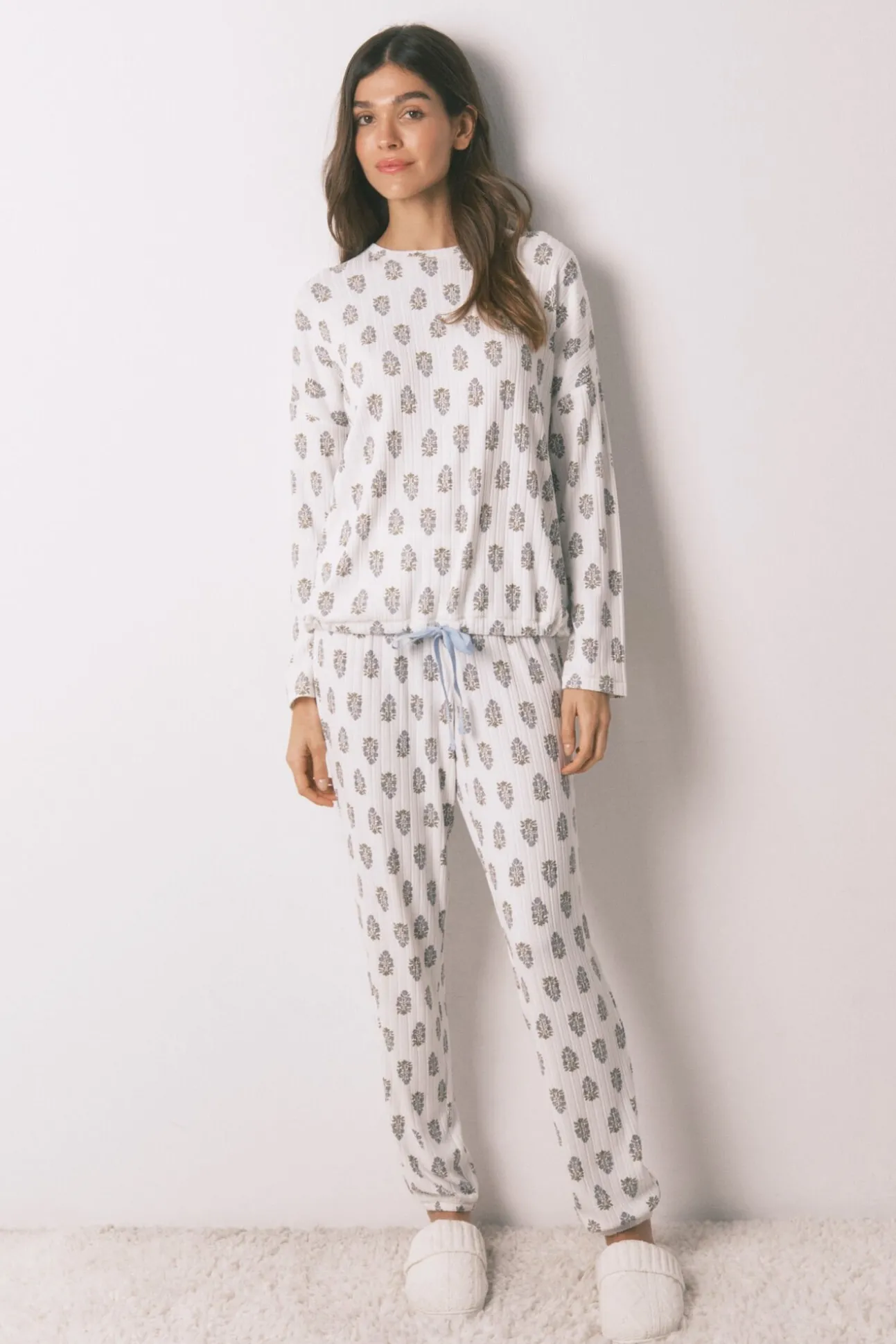 Pijama comprido floral