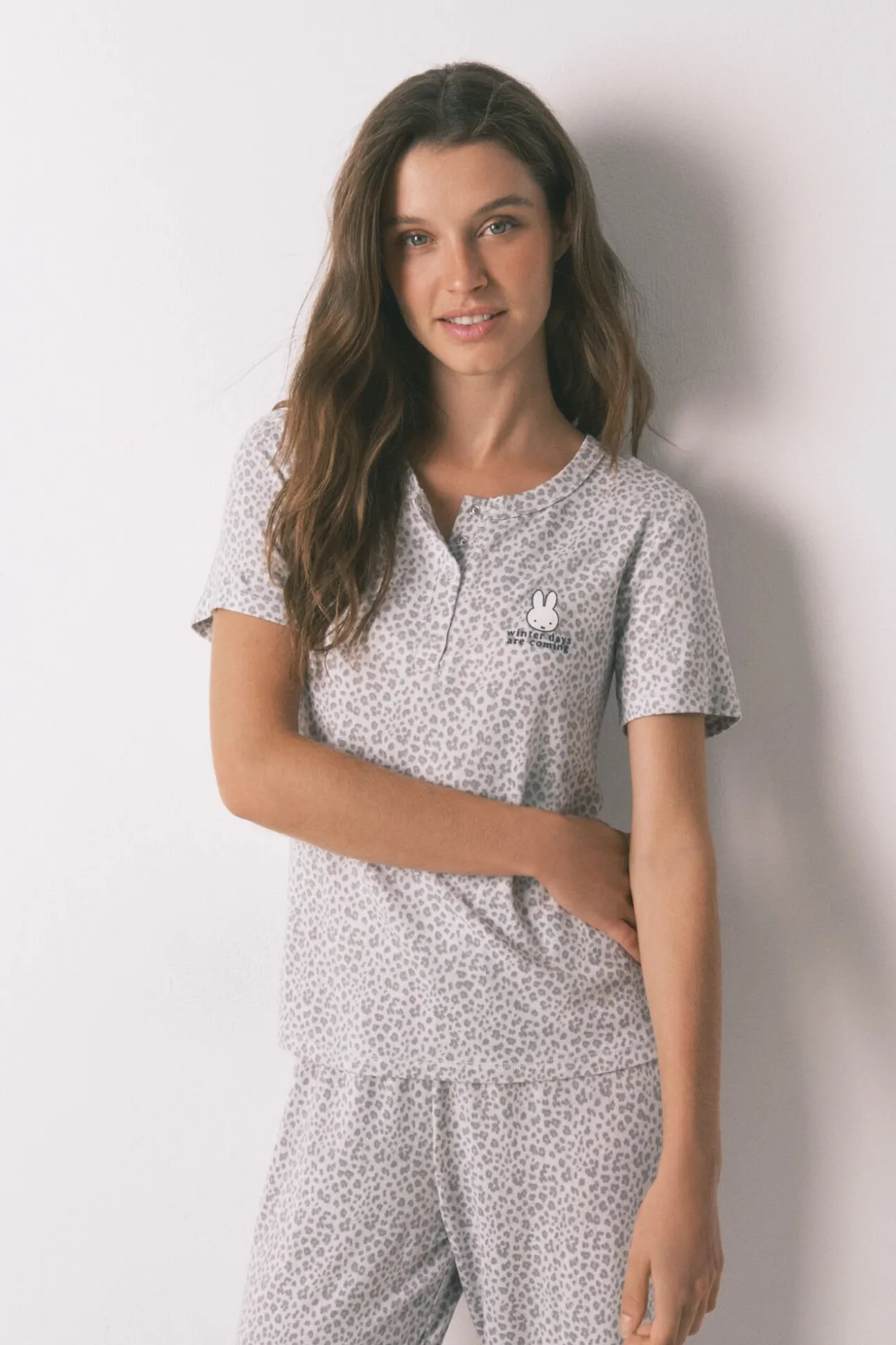 Pijama comprido longo de manga curta com estampado animal da Miffy