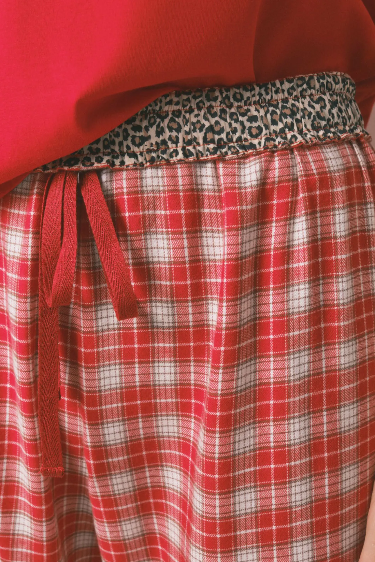 Pijama longo 100% algodão estampado xadrez vermelho Snoopy
