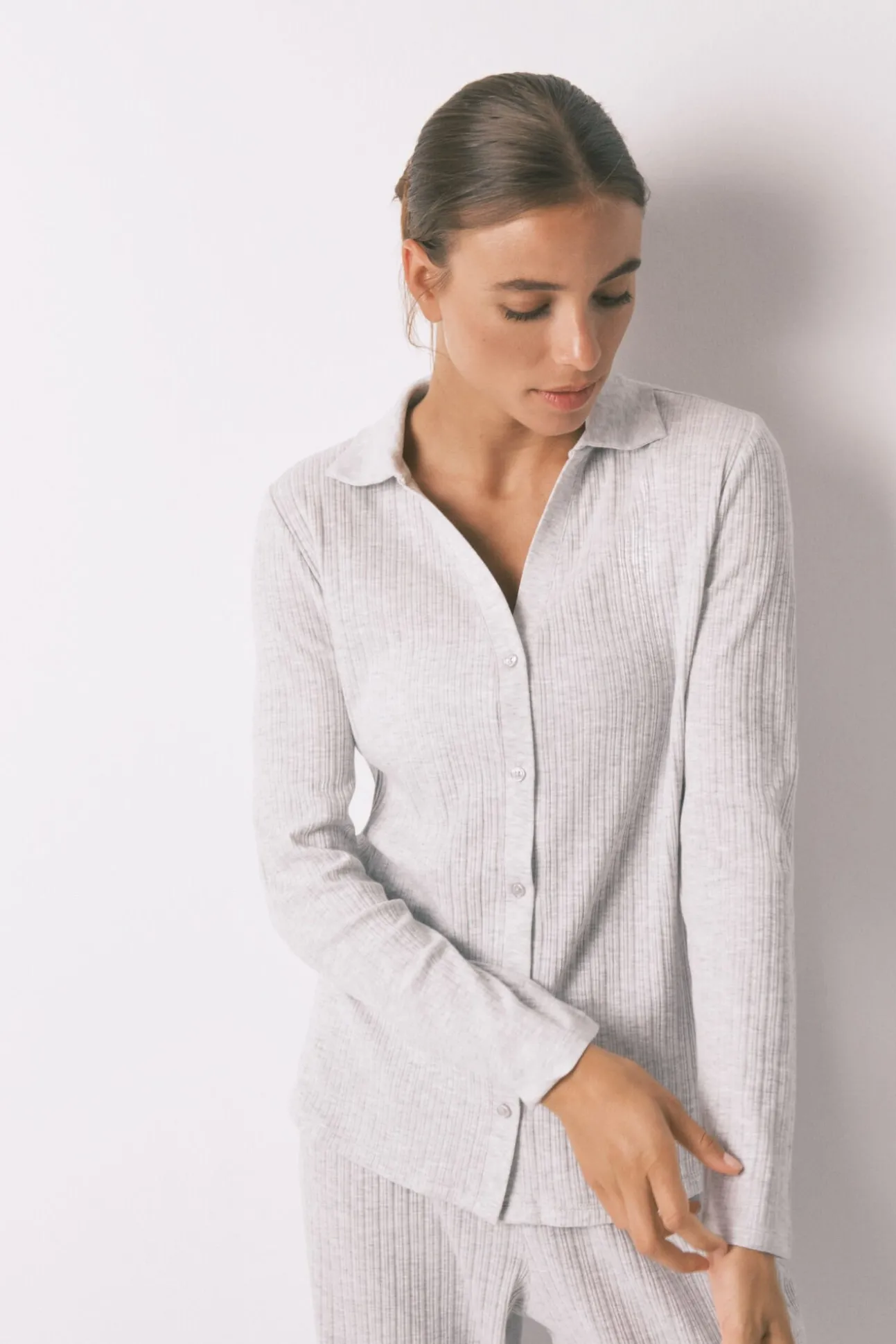 Pijama longo de algodão canelado cinza