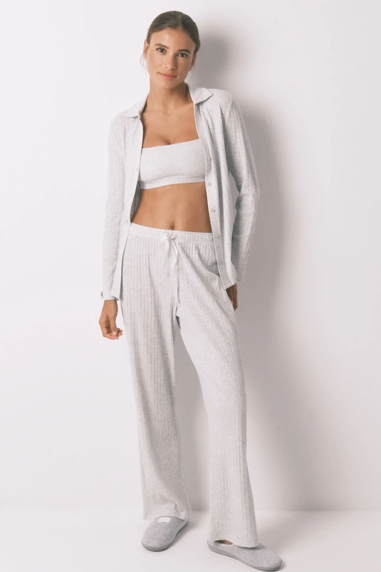 Pijama longo de algodão canelado cinza