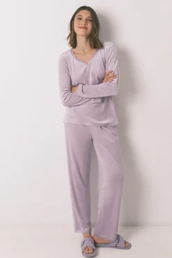 Pijama longo de veludo lilás