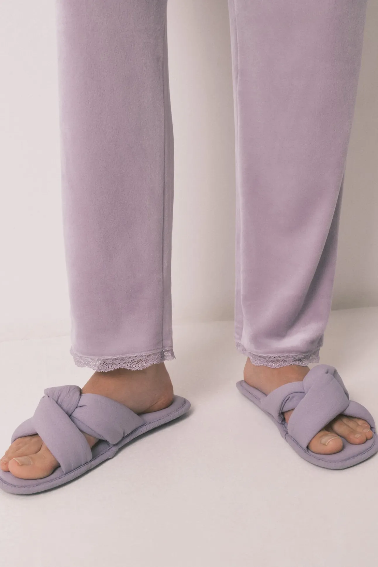Pijama longo de veludo lilás