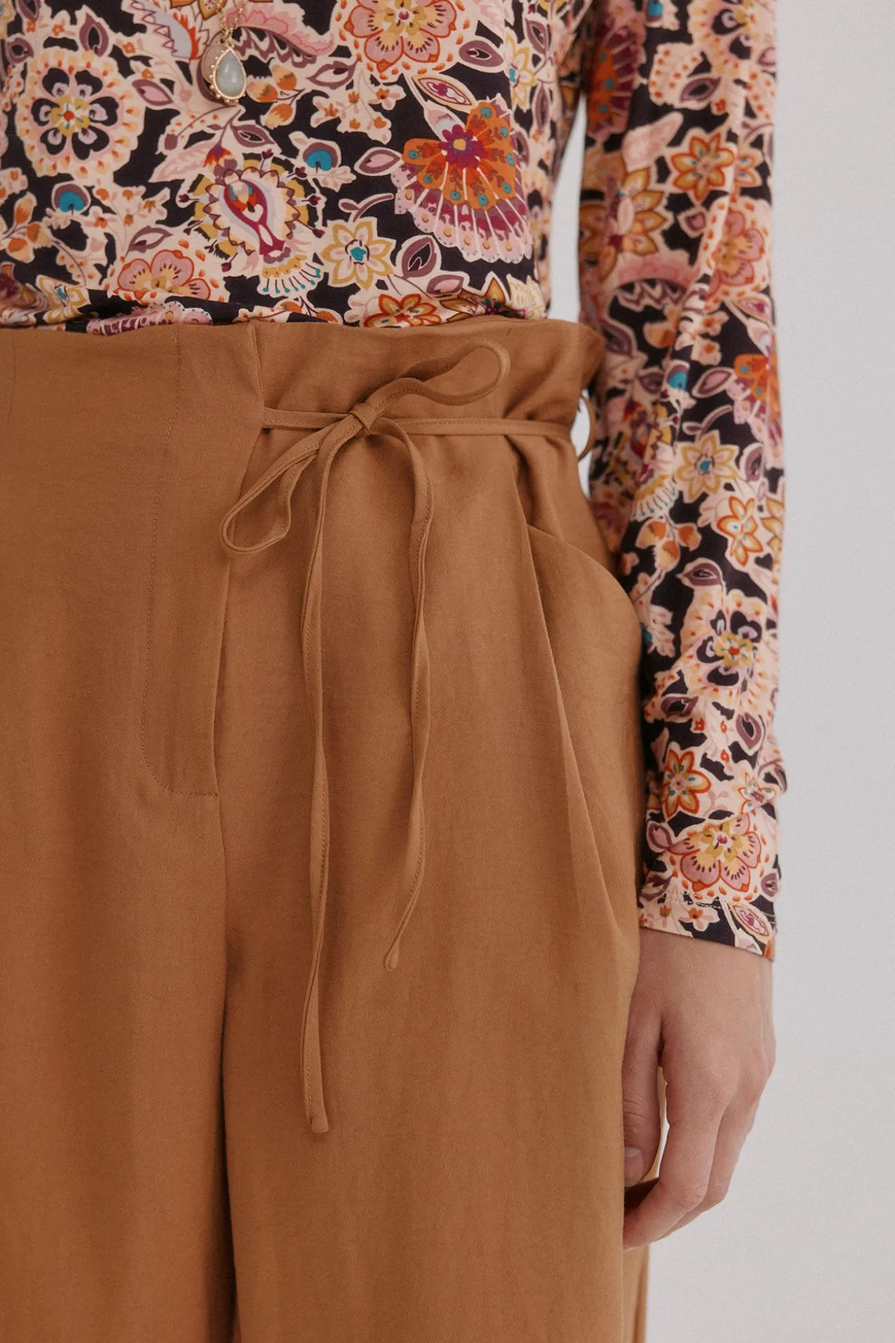 Piper. Calça de laçada