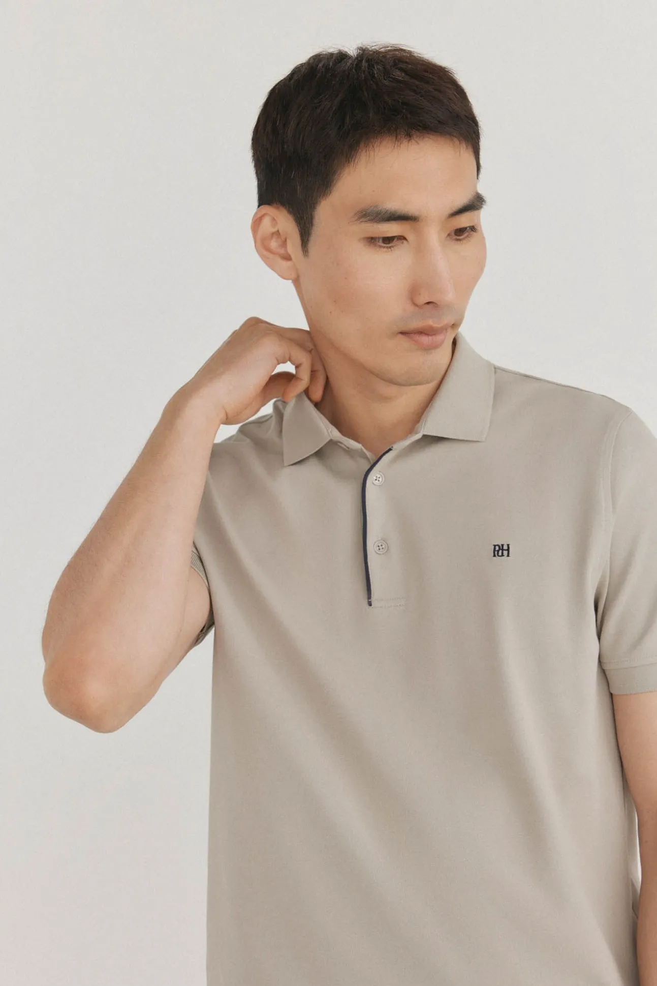 Polo com punhos contrastantes