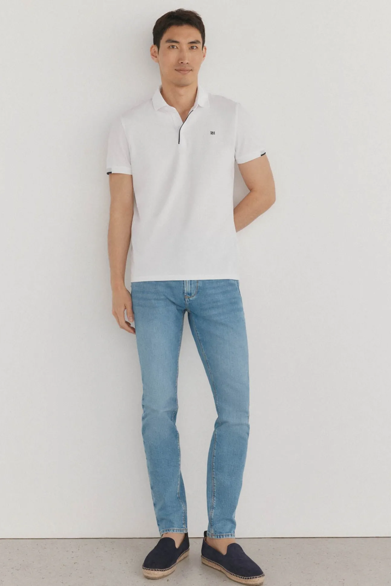 Polo com punhos contrastantes