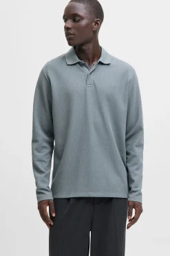 Polo de corte regular