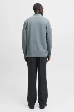 Polo de corte regular